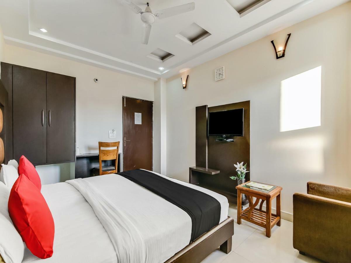 Capital O 32619 Hotel Sugar Palm Gwalior Exterior photo