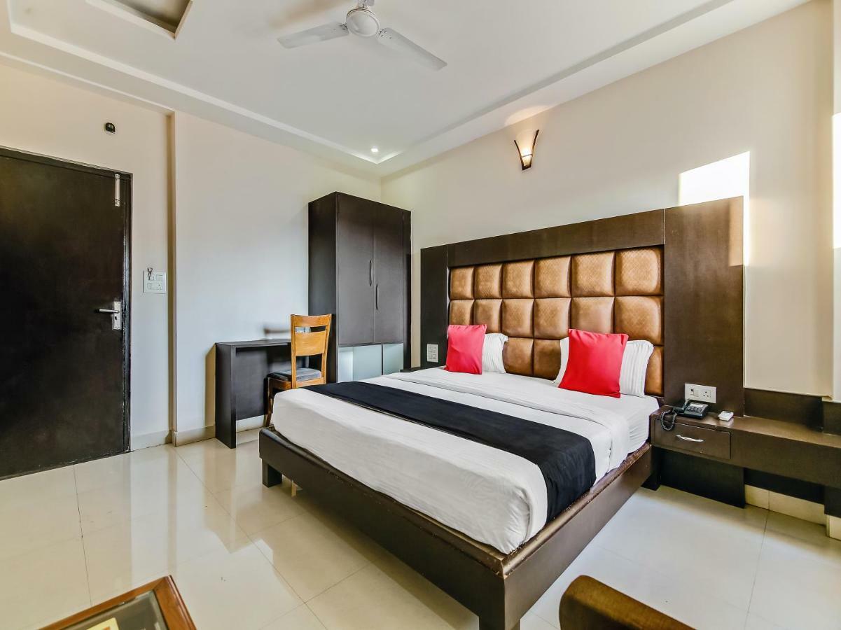 Capital O 32619 Hotel Sugar Palm Gwalior Exterior photo
